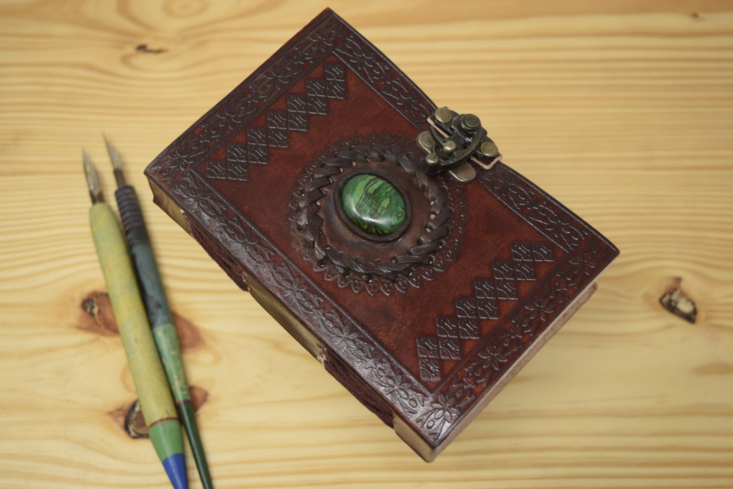 Leather Journal Lined Paper with Luxury Pen Handmade Leather Journal/W