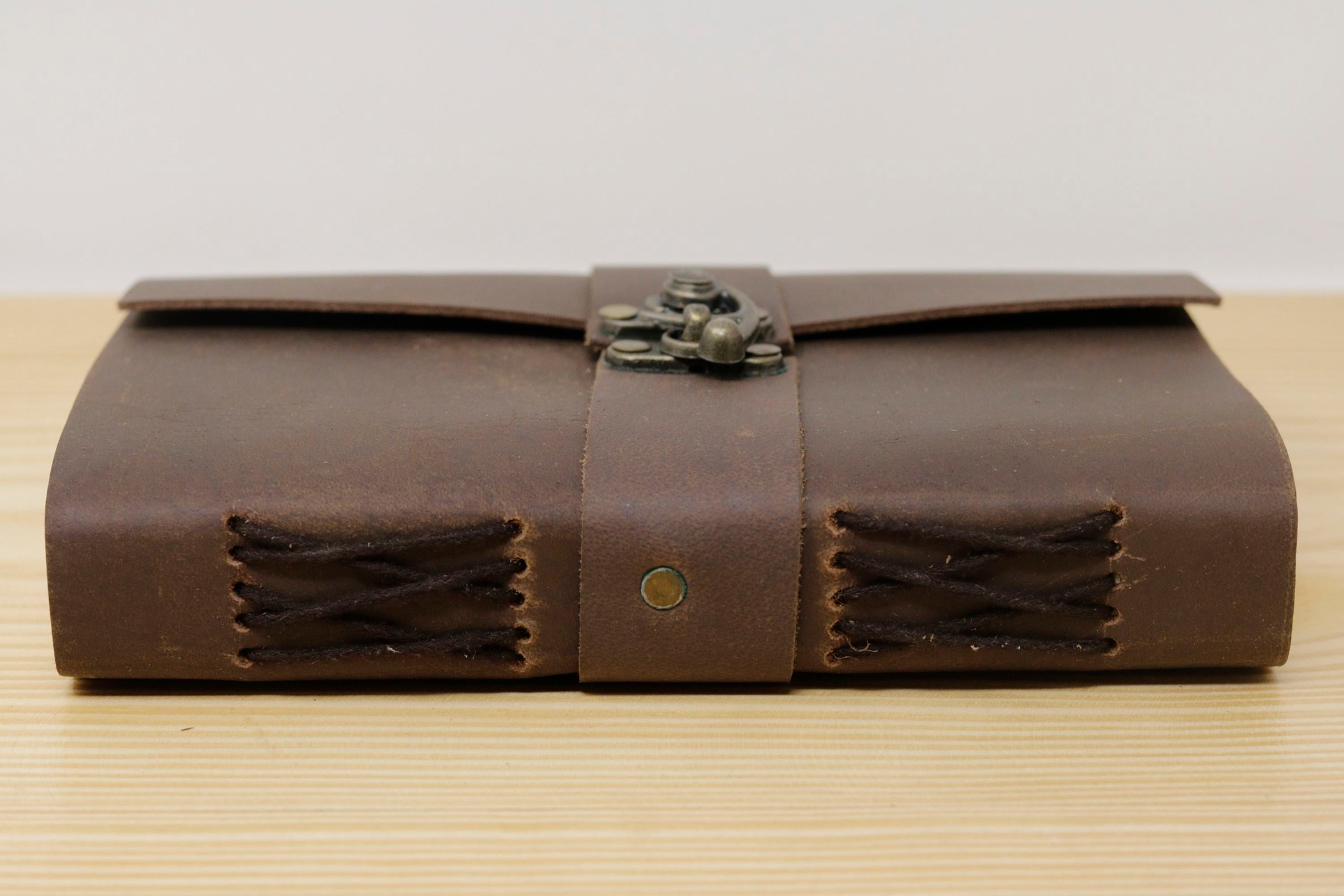 Handmade Vintage Leather Journal - Buff Plain Centre Lock